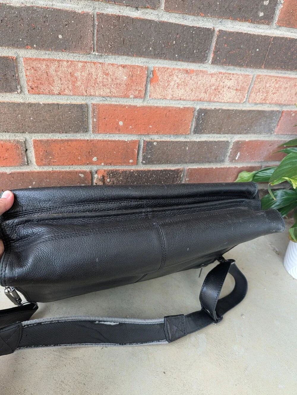 Vintage Y2K Kenneth Cole Pebble Leather Messenger Briefcase Crossbody, Black